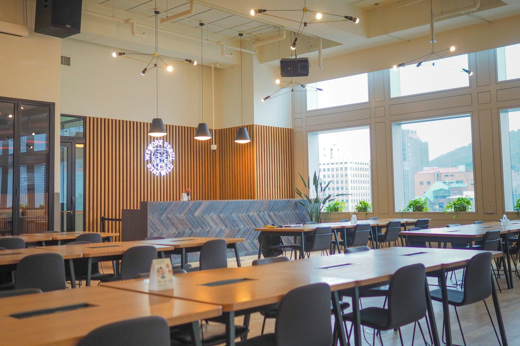 Meeting space in a modern professional office
